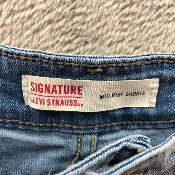 Levis Signature Womens Jean Shorts Suze 12 Mid-Rise Blue Denim Casual Cuffed - Picture 8 of 14